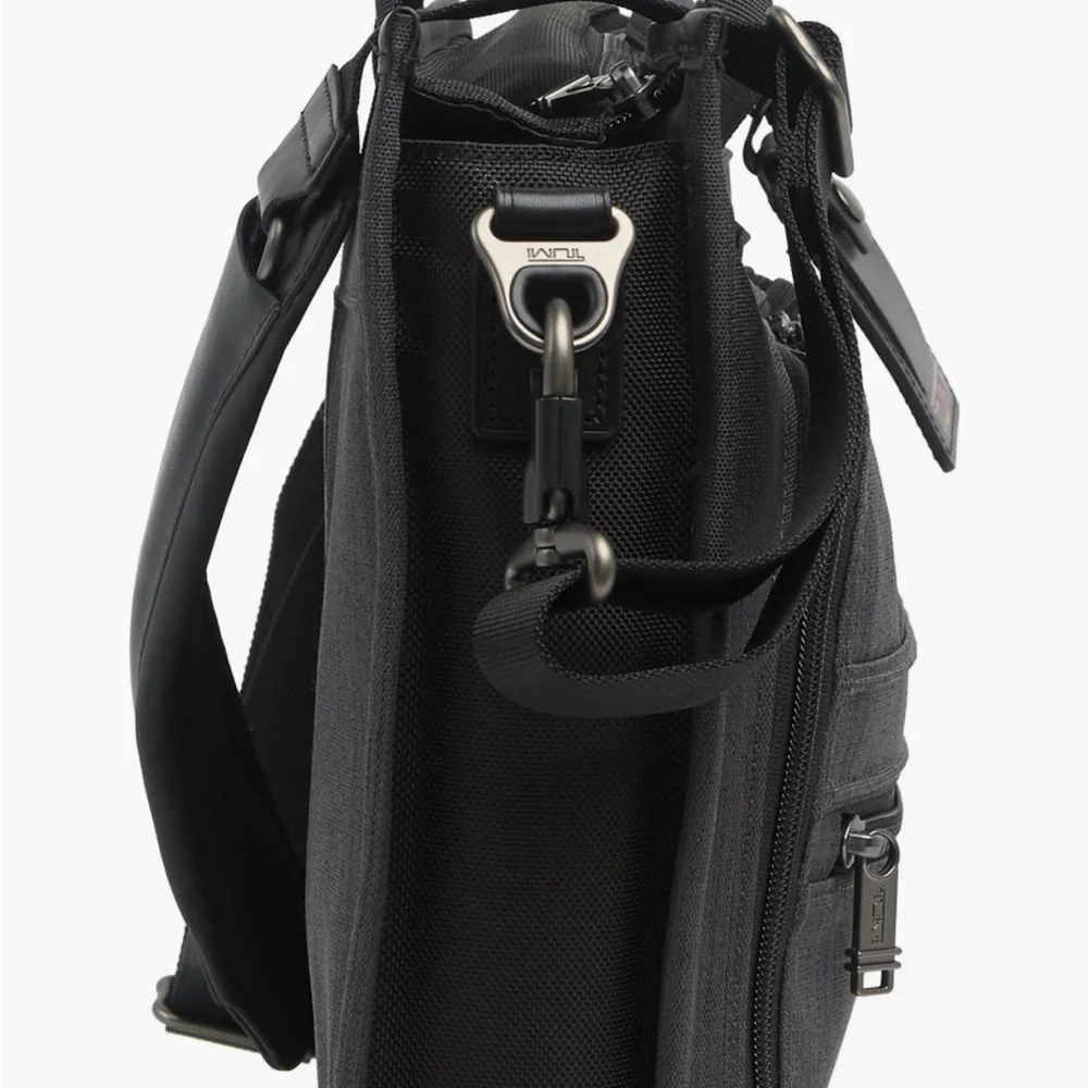Tumi NEW Slim Deluxe Portfolio case